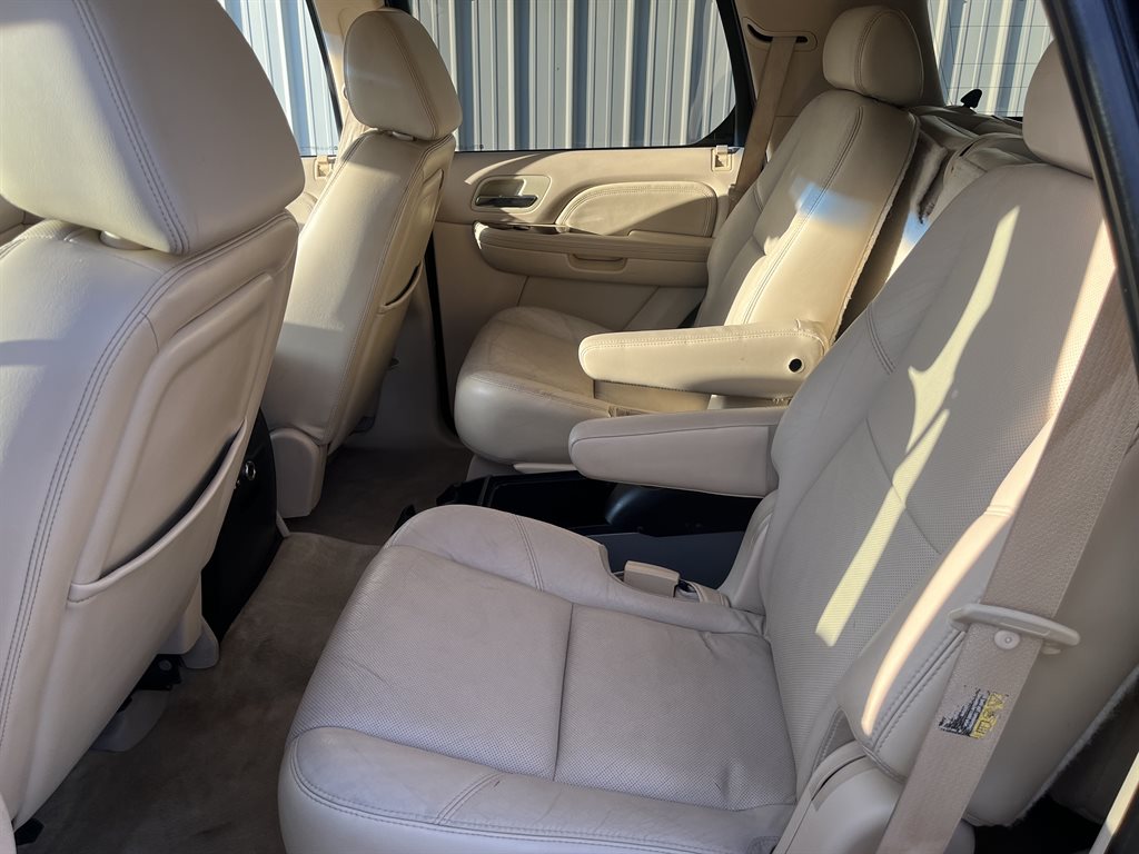 2007 Cadillac Escalade Luxury photo 13