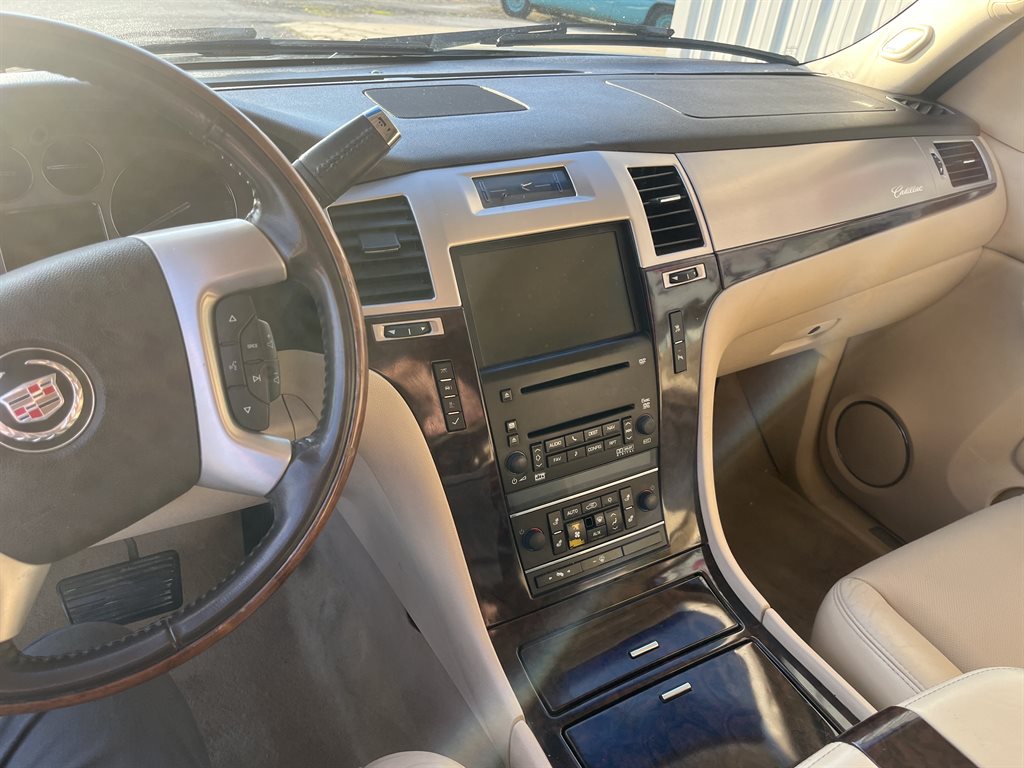 2007 Cadillac Escalade Luxury photo 10