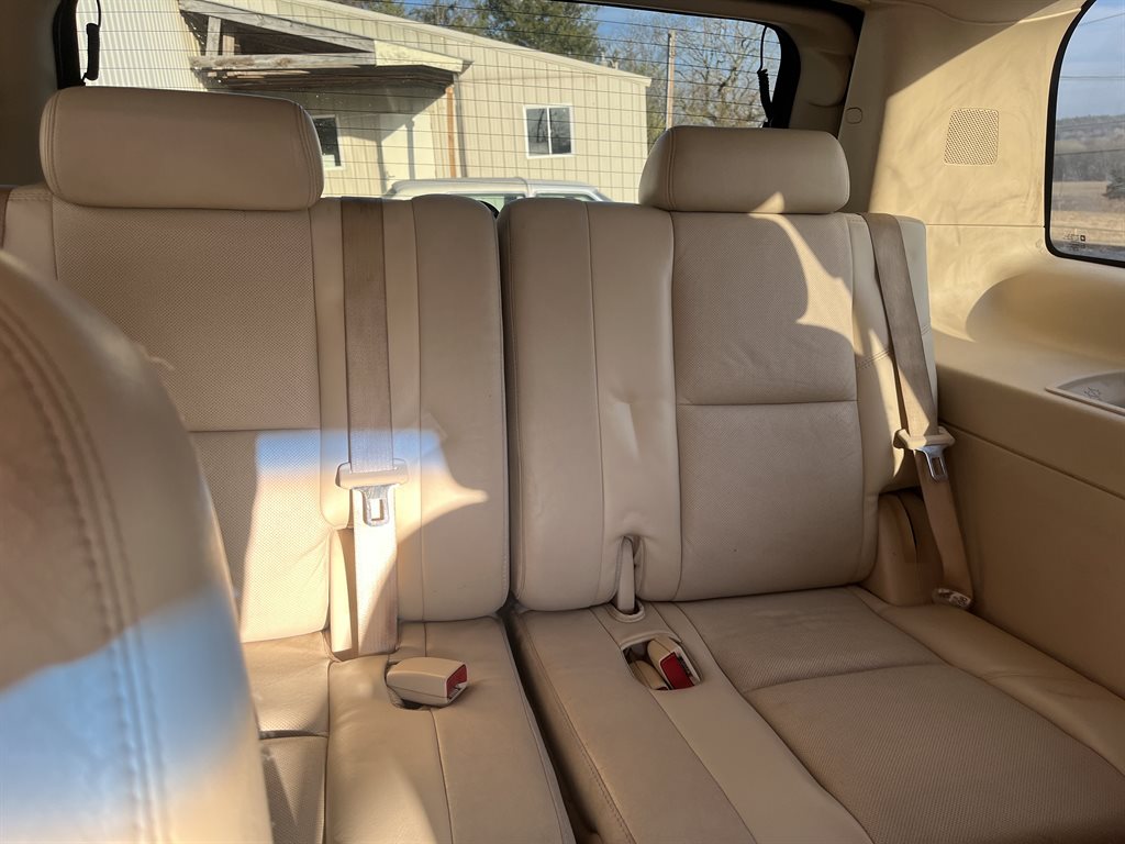2007 Cadillac Escalade Luxury photo 16