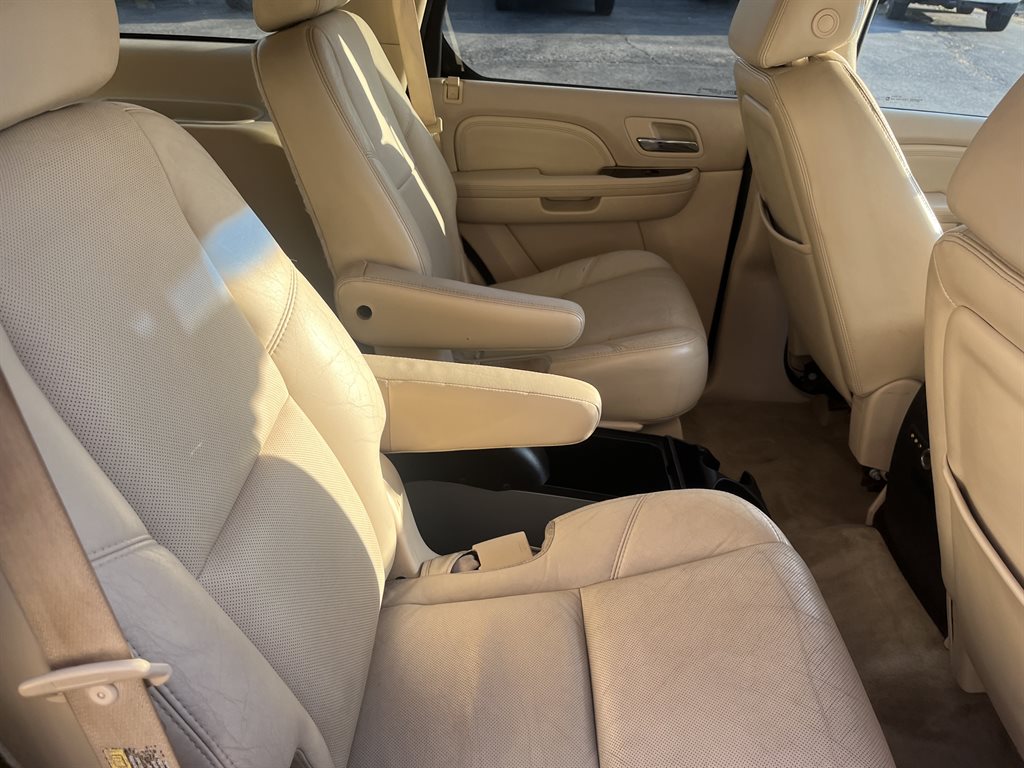 2007 Cadillac Escalade Luxury photo 15